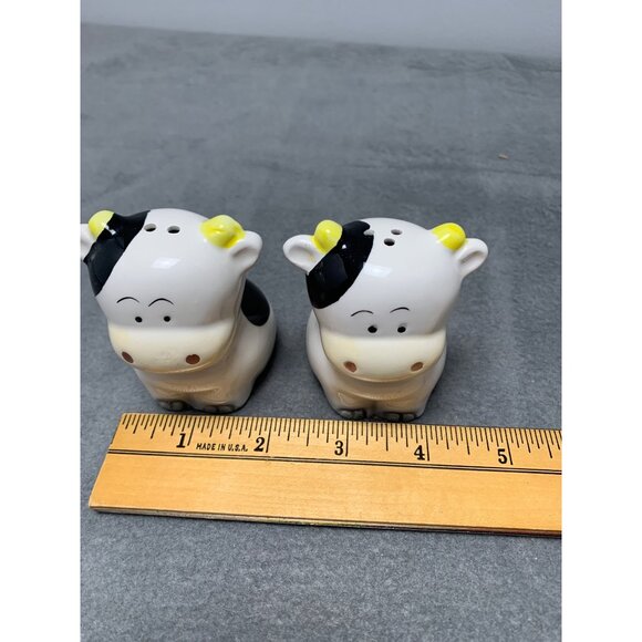 Vintage Ceramic Cow Salt & Pepper Shakers Figurine Set 1960s - Picture 7 of 9